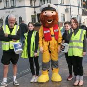 Lyme Regis RNLI crews 77-mile trek