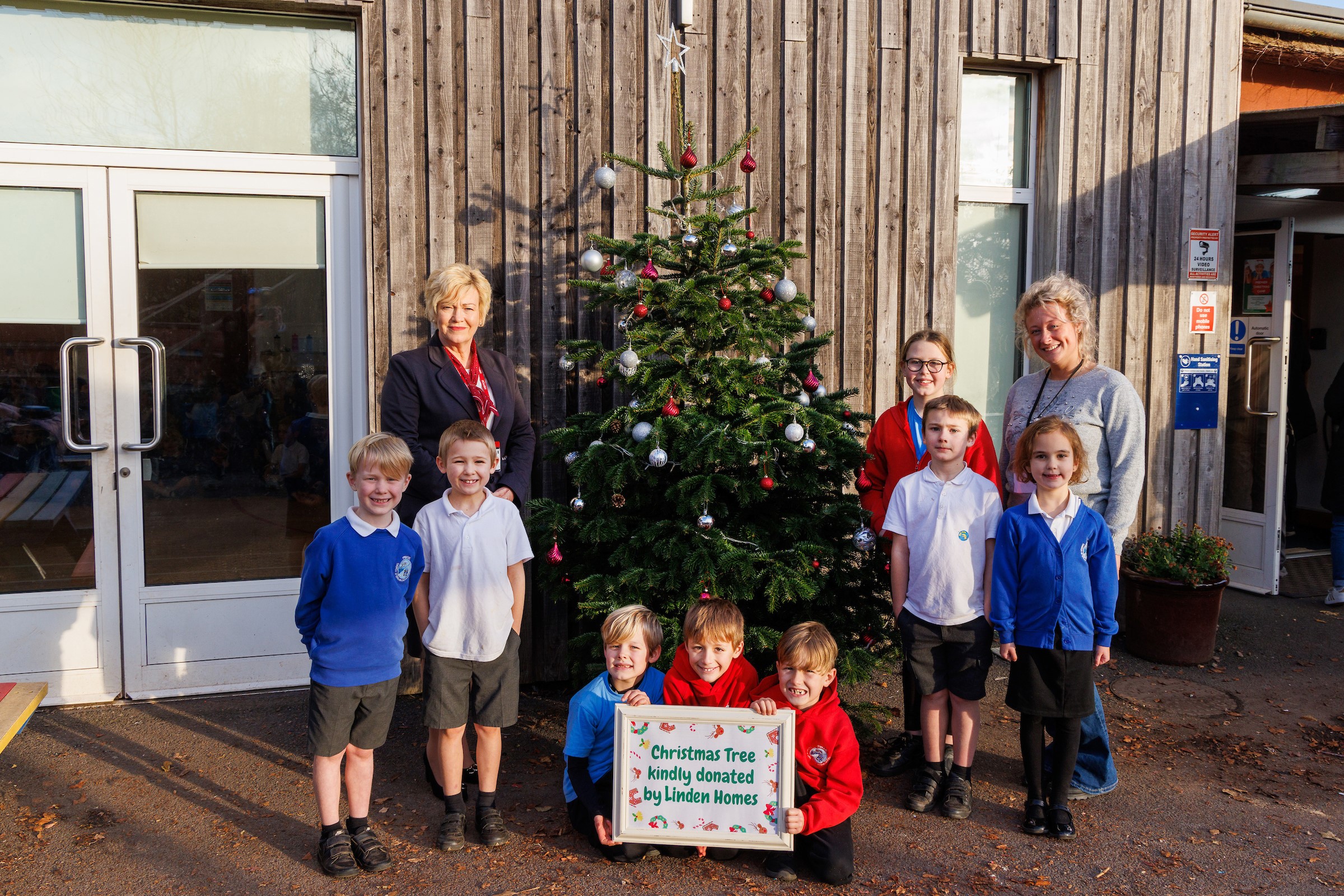 Community offer 'Tree-mendous' support for Pinhoe Primary School - Vimarsana News